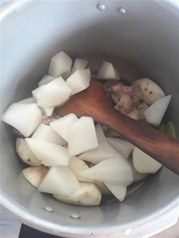 芋头萝卜排骨汤的做法步骤4