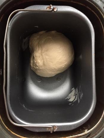 核桃葡萄干面包的做法图解3