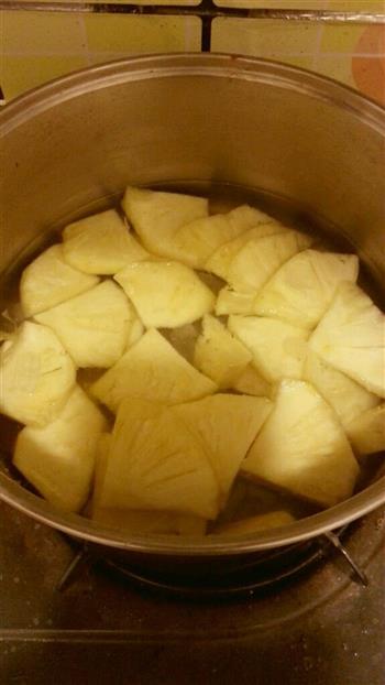 糖水菠萝的做法步骤1