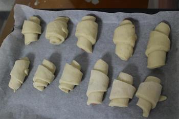 DIY美味-蔓越莓牛角小面包的做法步骤4