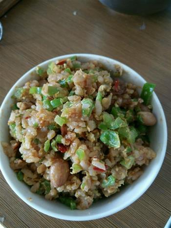 青椒鸡蛋炒花生米饭的做法步骤2