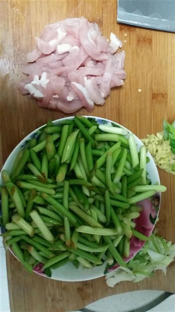 蒜苔炒肉丝 简单易做的做法步骤1