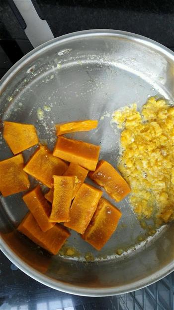咸蛋黄南瓜的做法步骤2