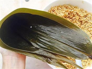 端午节虾米肉粽子的做法步骤7