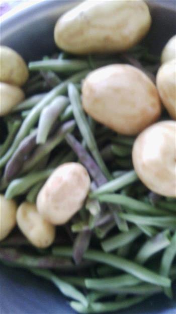 芸豆土豆炖排骨的做法图解1