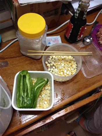 电饭锅-猪肉玉米包子的做法步骤1