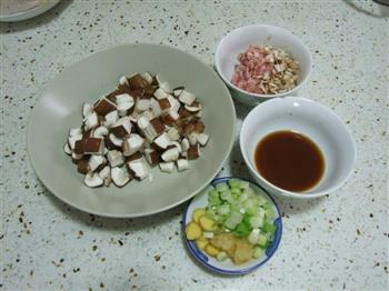 香菇肉末烧豆腐的做法步骤2