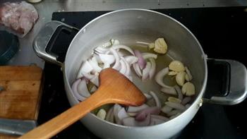 奶油蘑菇浓汤的做法步骤2