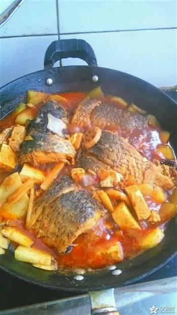 铁锅炖鱼的做法步骤1