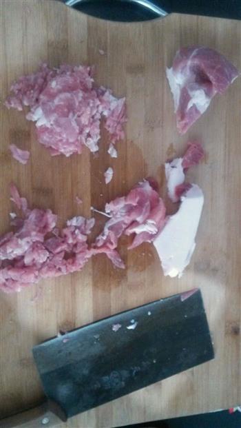 猪肉香菇芹菜包子的做法步骤3