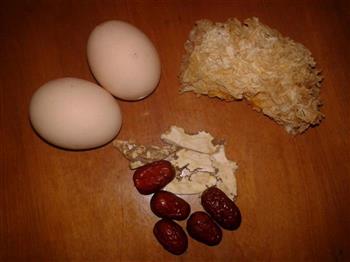 银耳炖鸡蛋汤的做法步骤4