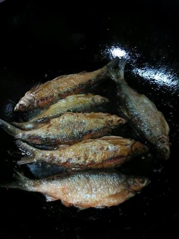 酥软化渣豆豉鱼的做法步骤4