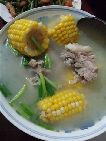 玉米排骨汤的做法步骤3