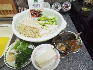 中国韩式海鲜汤的做法图解1