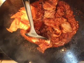 暖冬韩式泡菜汤的做法步骤3