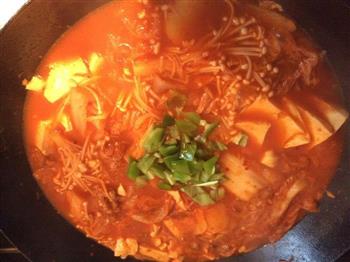 暖冬韩式泡菜汤的做法步骤4