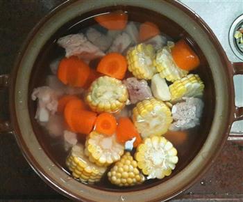 玉米萝卜排骨汤的做法图解4