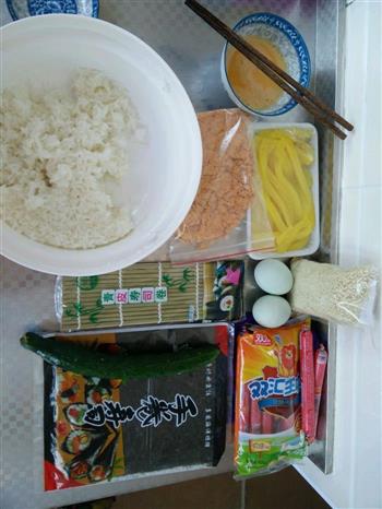 蛋黄肉松紫菜包饭的做法步骤1