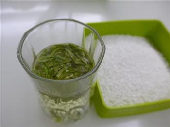 绿茶西米红豆粽子的做法步骤3