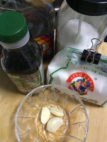 —椒油黄瓜拌鸡丝的做法步骤1