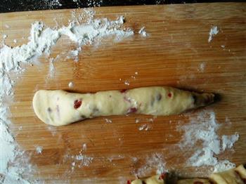 蔓越莓奶酪面包的做法图解5