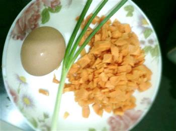 美味酸豆角蛋炒饭的做法步骤1