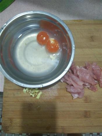 咸蛋肉片番薯叶汤的做法步骤2