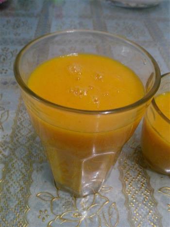 鲜榨芒果汁的做法步骤1