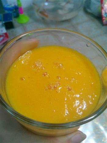 鲜榨芒果汁的做法步骤3