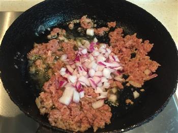 芝士焗意大利肉酱面的做法步骤2