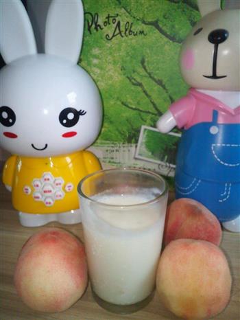 冰凉可口的水蜜桃奶昔的做法步骤2