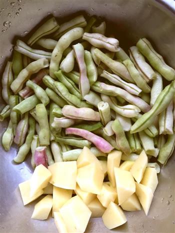 家常芸豆土豆炖排骨的做法步骤2
