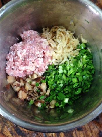 韭菜三鲜饺子的做法步骤3