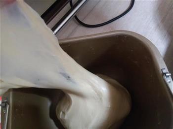 淡奶油花朵面包的做法步骤3