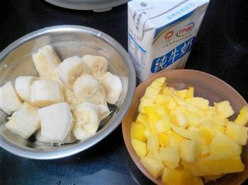 超级简单快速美味的香蕉芒果奶昔的做法图解1