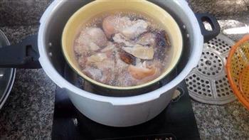 冬菇猪脚汤的做法图解12