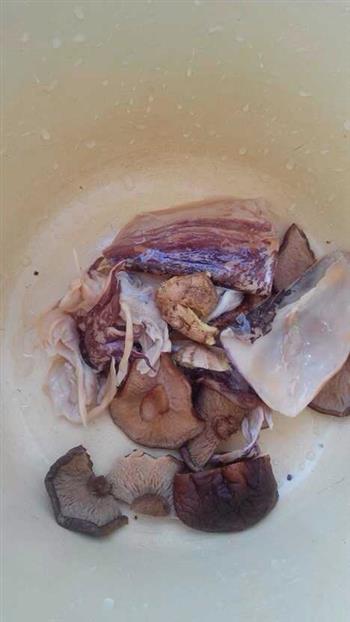 冬菇猪脚汤的做法图解4