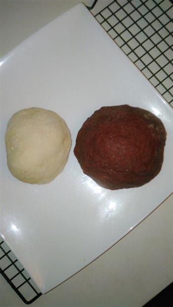 双色肉松花朵面包的做法步骤4