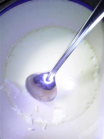 牛奶蒸蛋的做法图解1