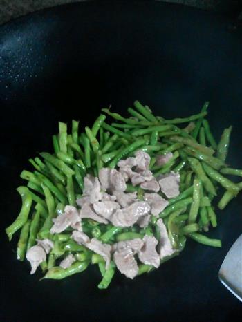 猪肉炒豇豆的做法步骤5