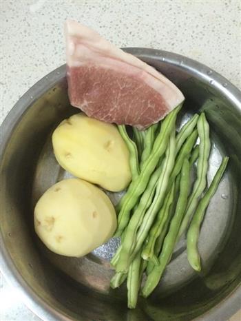 土豆豆角焖饭的做法图解1