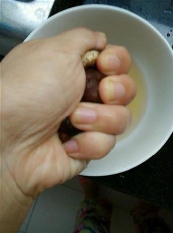 焦香四溢的猪肉香菇锅贴的做法步骤5