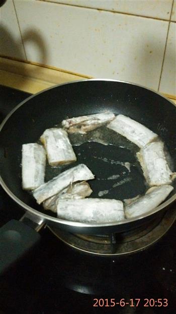红烧带鱼煮豆皮的做法图解2