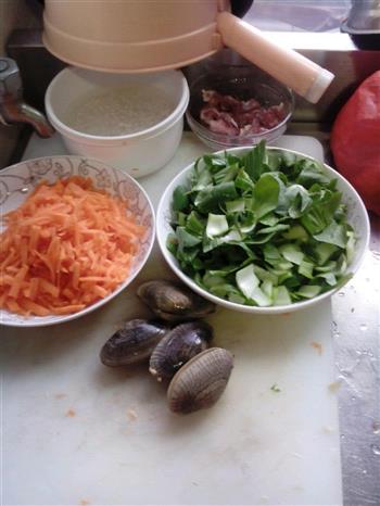 海鲜皮蛋瘦肉粥的做法步骤2