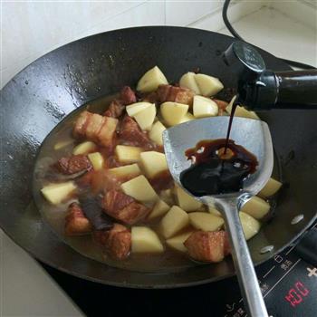 就是爱吃肉-红烧肉炖土豆的做法步骤16