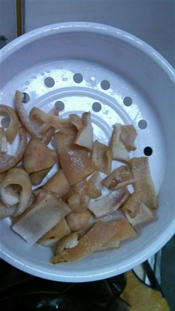 花生海带猪蹄汤的做法步骤2