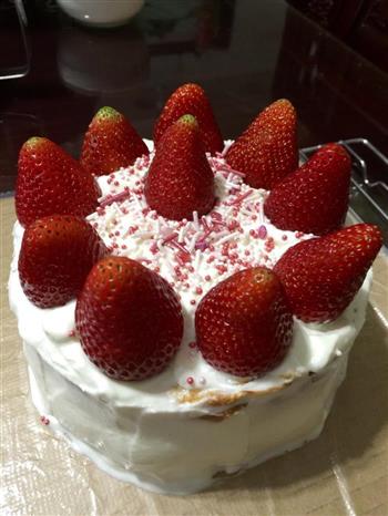 鲜草莓生日蛋糕的做法步骤6
