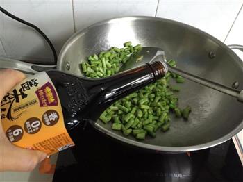 蒜香肉末豇豆的做法步骤6