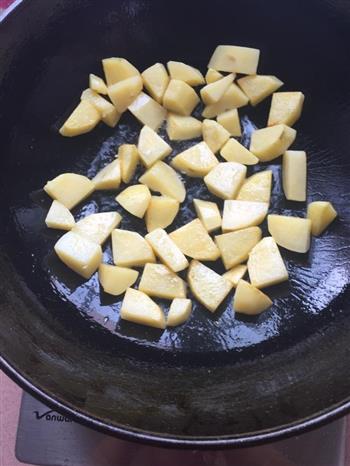 土豆烧鸡块的做法步骤2
