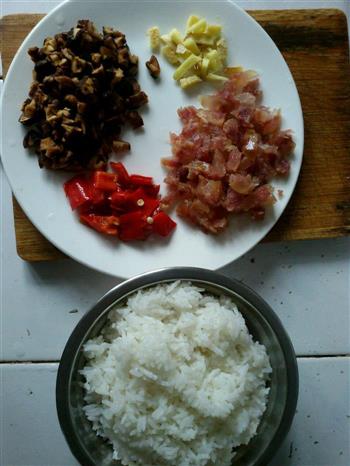懒人餐-香菇腊肠炒饭的做法步骤1